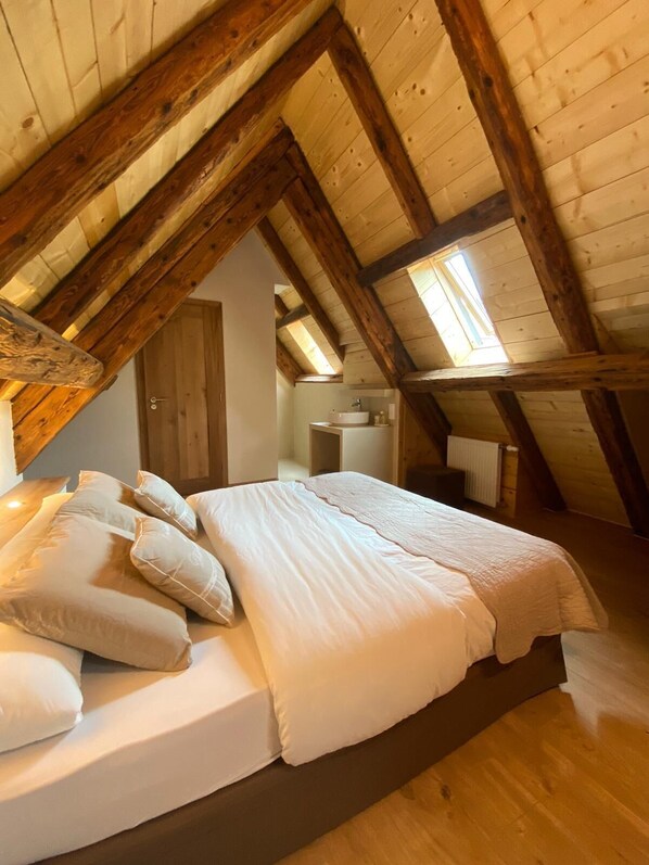 6 bedrooms, iron/ironing board, travel cot, free WiFi