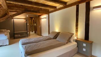 6 bedrooms, iron/ironing board, travel cot, free WiFi