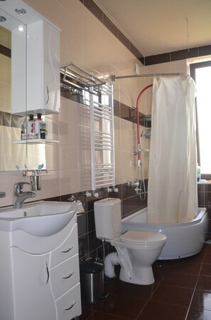 淋浴設備、免費梳洗用品、風筒、拖鞋