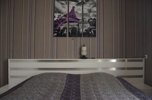 4 bedrooms, iron/ironing board, travel crib, free WiFi