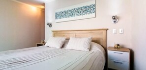 2 slaapkamers, een bureau, een strijkplank/strijkijzer, wifi