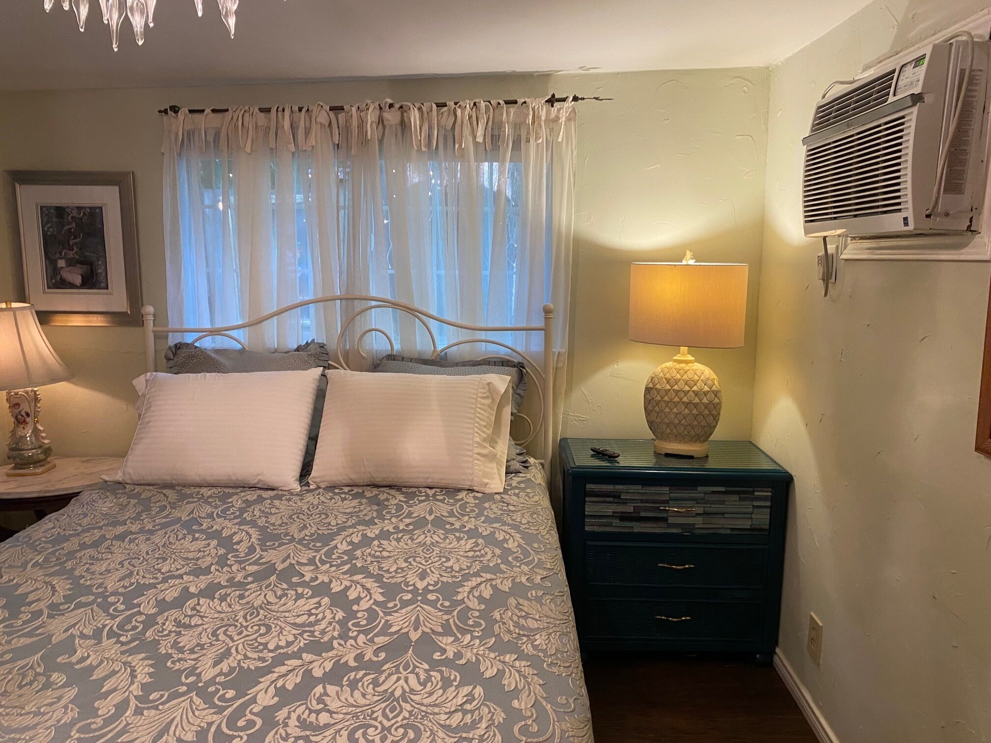 1 habitación, tabla de planchar con plancha, wifi gratis y ropa de cama 