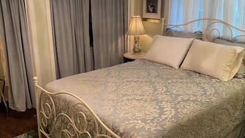 1 bedroom, iron/ironing board, WiFi (free), bed sheets