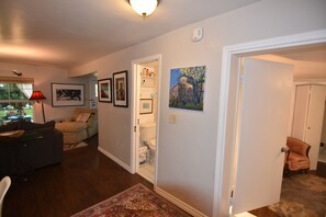 Interior - Boutique Cottage Near Bishop Arts (Dallas)