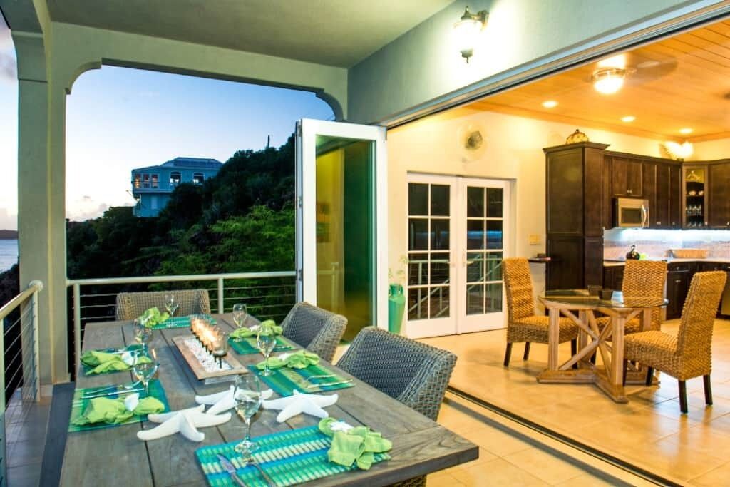 屋外ダイニングエリア