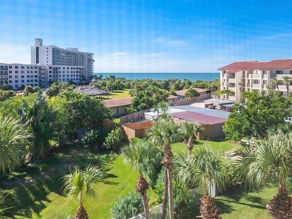 Property grounds - SIESTA DUNES 1-406 LUXURY CONDO WITH A GREAT VIEW! (Sarasota)