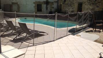 Utomhuspool och uppvÀrmd pool