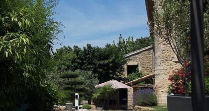 komfortable Ferienhäuser in charakteristischem Bauernhaus in der Drôme Provençal