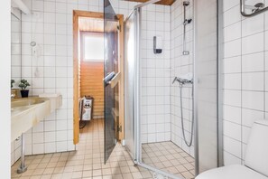 Superior Twin Room, Sauna | Bathroom | Shower, free toiletries, hair dryer, towels