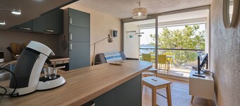 appart. new in quiet residence. Swimming pool and parking. beautiful view of marina