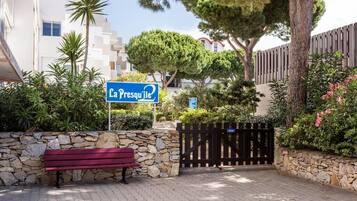 Enceinte de lâhĂ©bergement