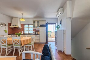 Frigorífic, forn, placa de cuina i rentaplats 