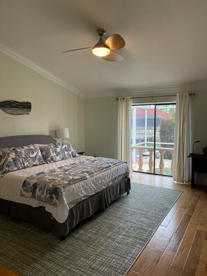 3 bedrooms, desk, iron/ironing board, travel cot