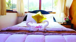 Deluxe-Doppelzimmer, 1 Doppelbett, Stadtblick | Daunenbettdecken, laptopgeeigneter Arbeitsplatz, Verdunkelungsvorhänge