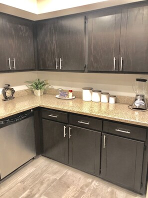 Frigorífic, microones, forn i placa de cuina