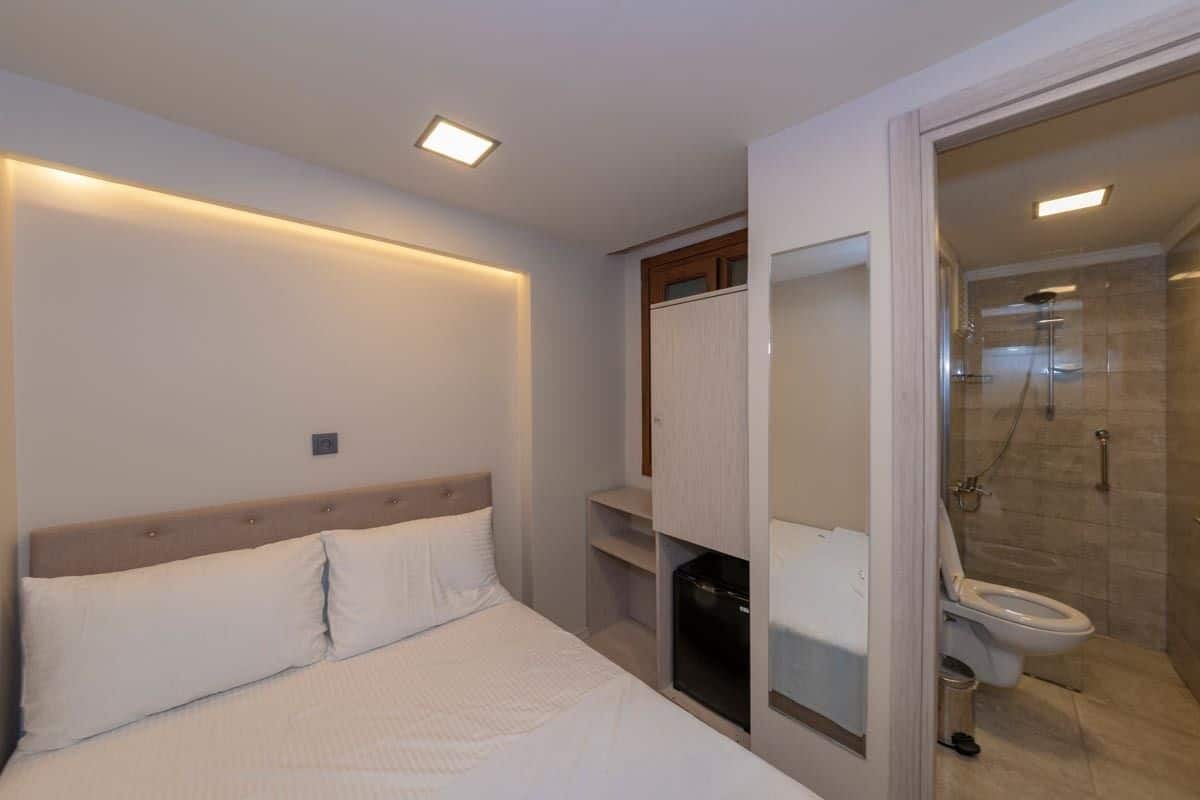 In-room safe, rollaway beds, free WiFi