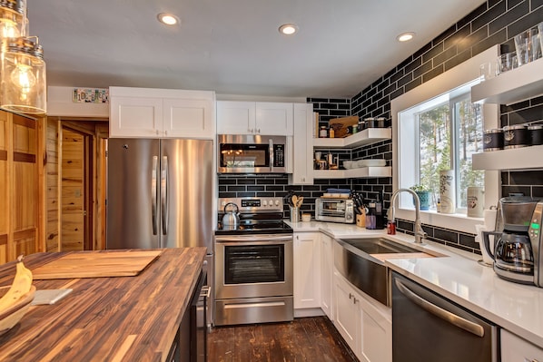 Fridge, microwave, oven, stovetop
