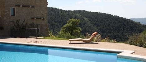 حمّام سباحة خارجي