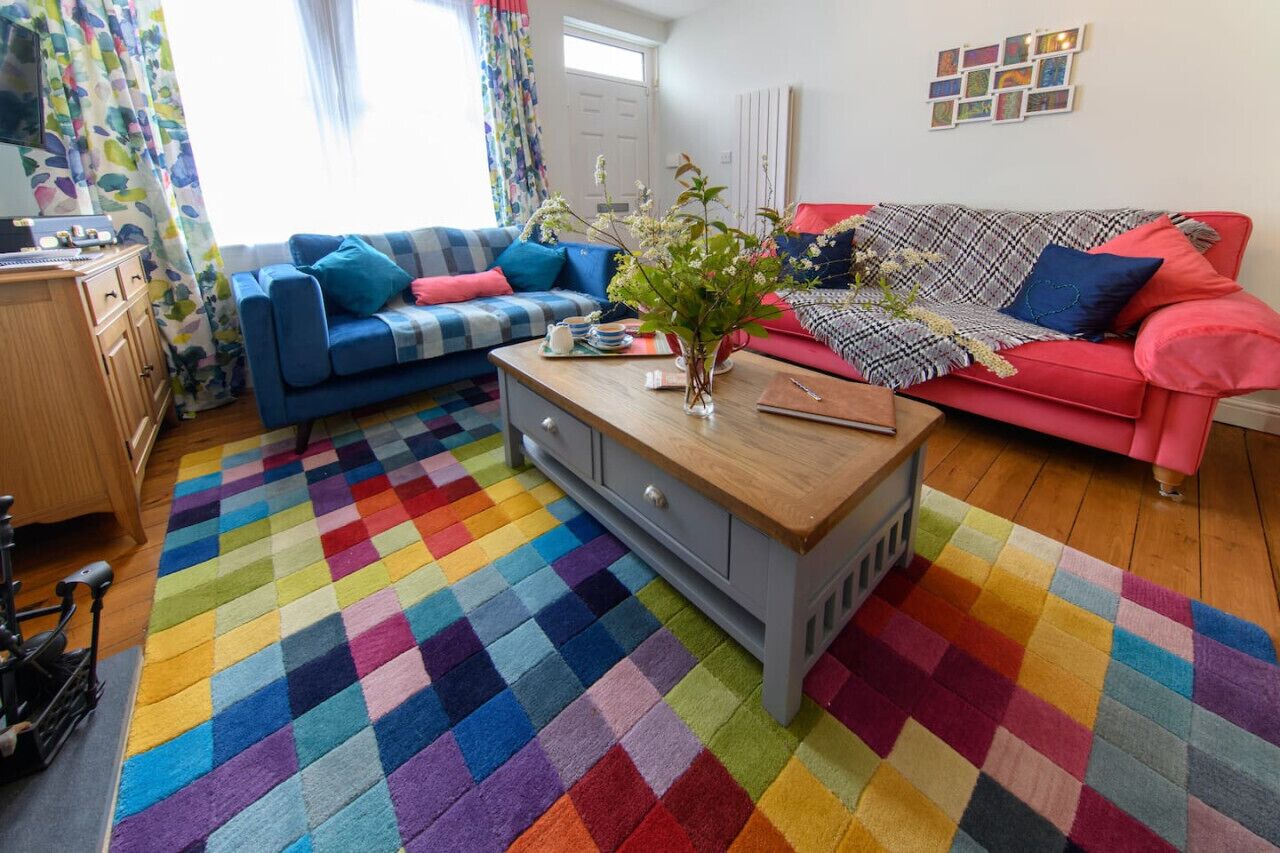 Smart TV, fireplace, books, music library