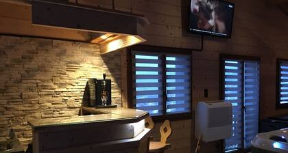 CHALET TOUT CONFORT JACUZZI SAUNA BILLARD VUE LAC 5MN CENTRE VILLE