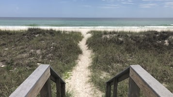 Beach nearby, sun-loungers, beach towels