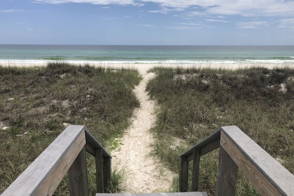Beach nearby, sun-loungers, beach towels