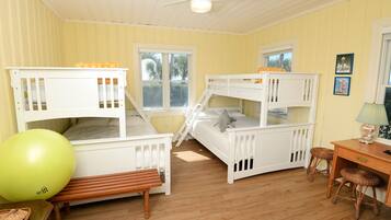 4 bedrooms, desk, iron/ironing board, travel cot