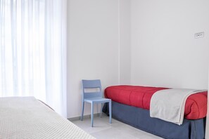 1 bedroom, bed sheets