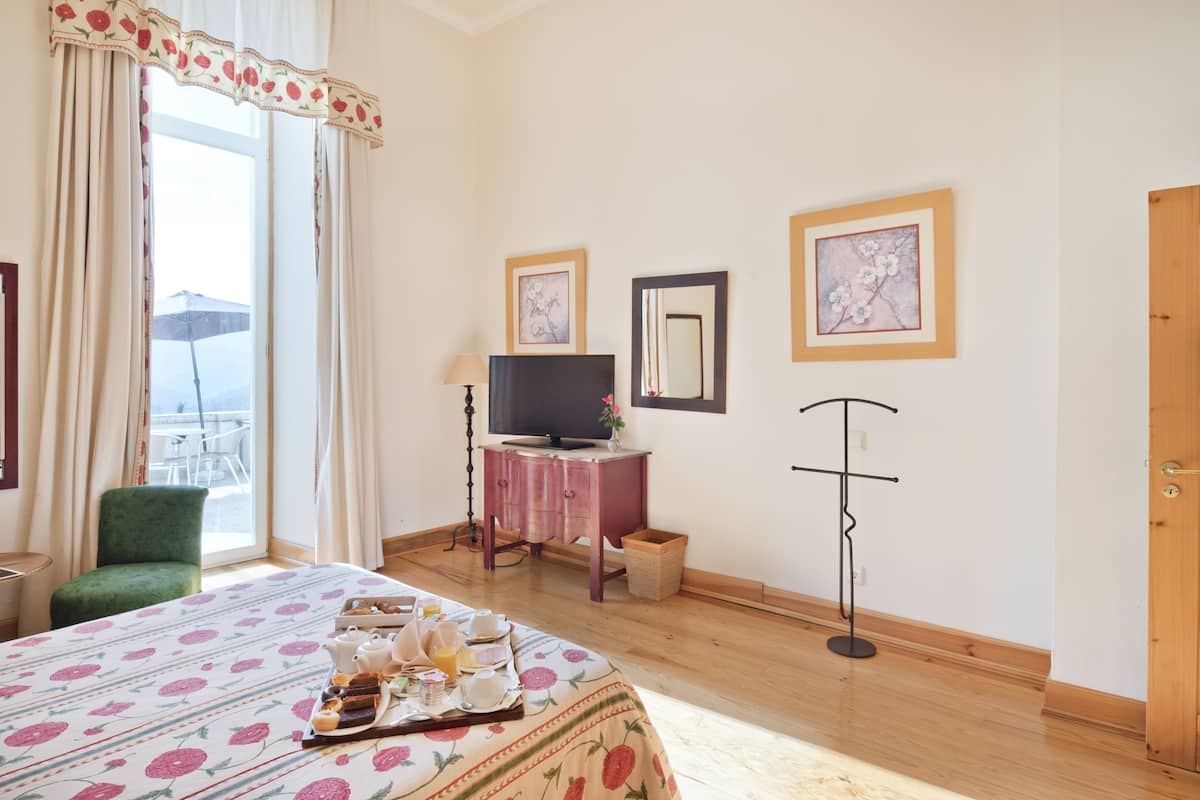 1 bedroom, desk, soundproofing, iron/ironing board