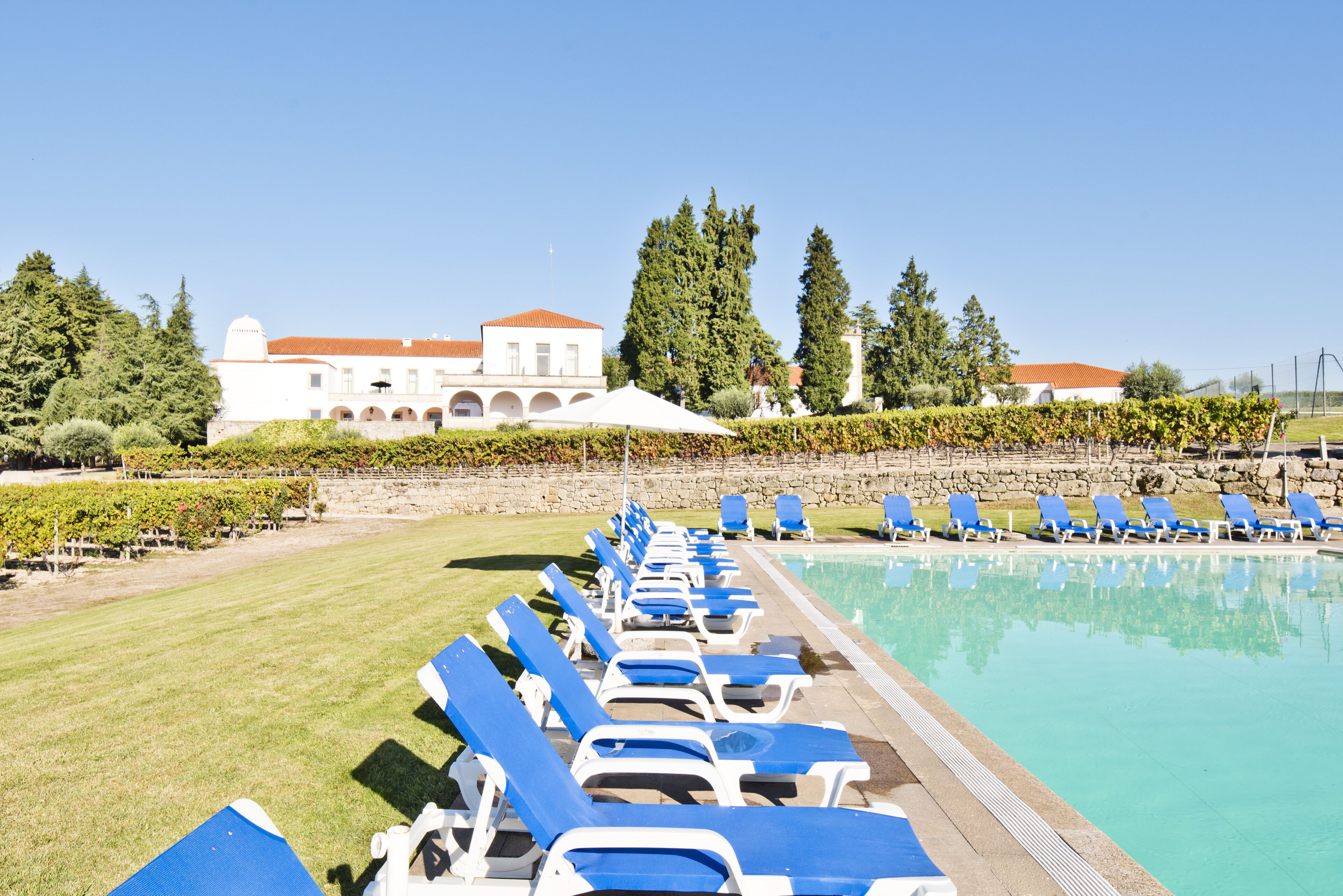 seasonal outdoor pool, pool umbrellas