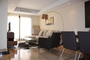 Een televisie en een dvd-speler