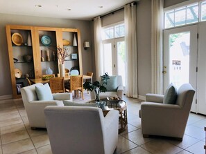 TV, fireplace, DVD player, books