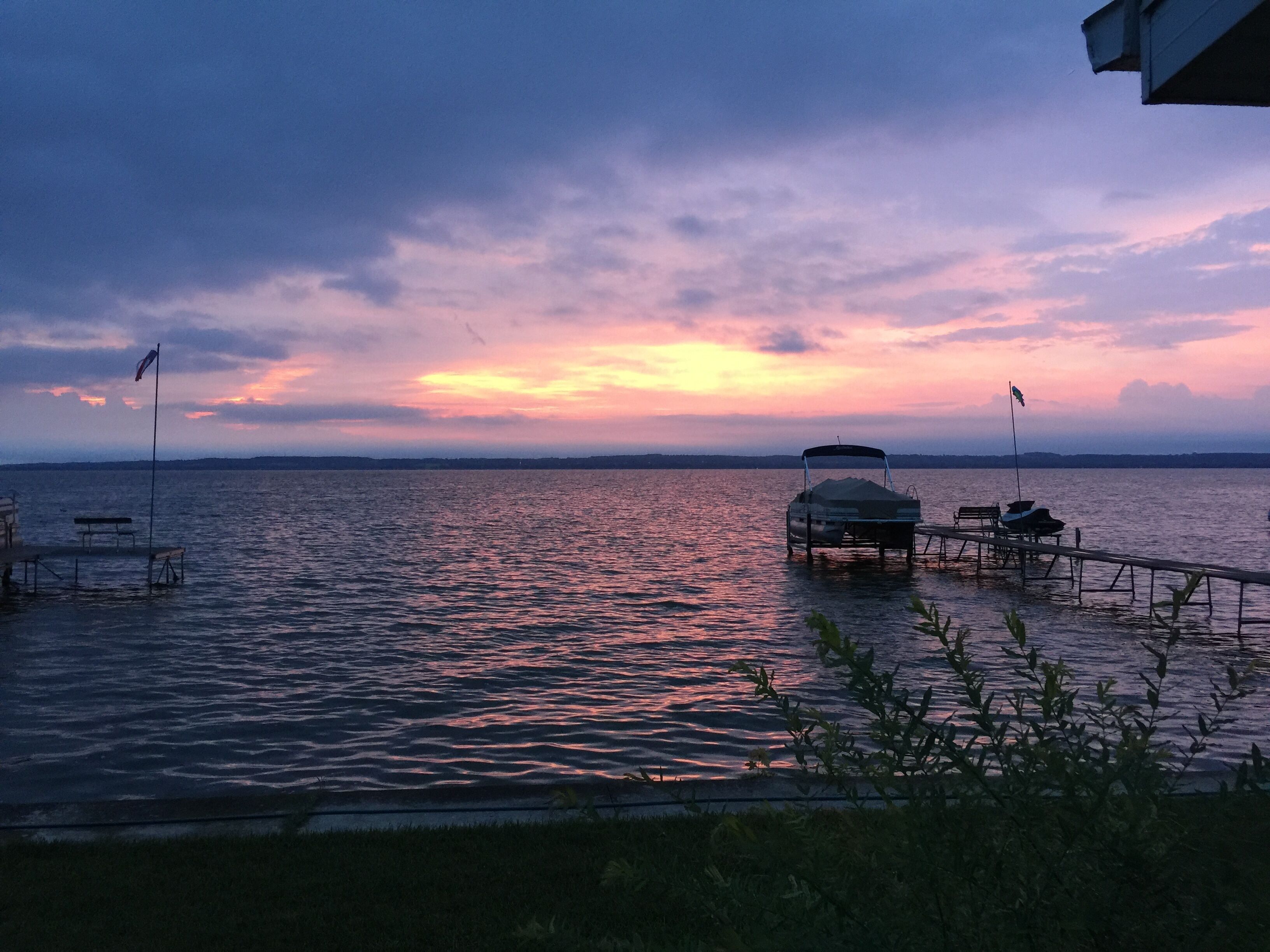 Lakefront Rental - family friendly - Perfect for EAA