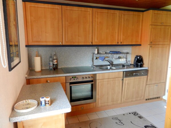 Fridge, stovetop, dishwasher, coffee/tea maker