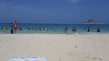 Una playa cerca