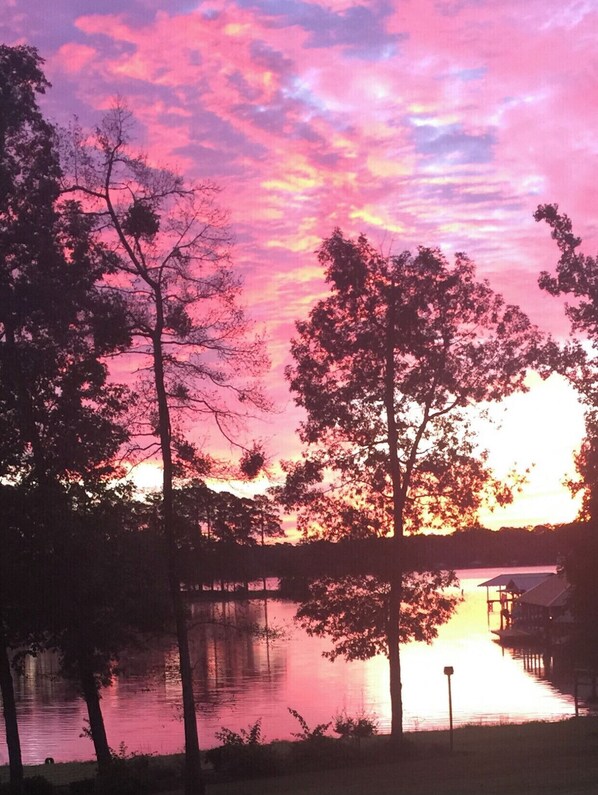 Miscellaneous - Perfect Place on the Lake (Chatham)