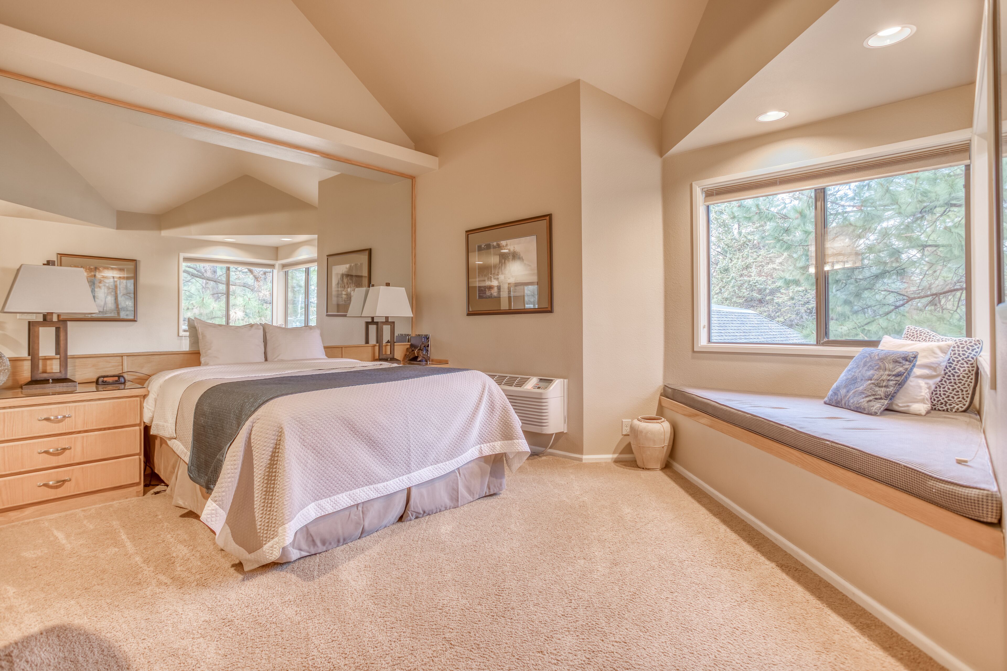 Private, hotel style suite in Bend with access to fitness center.