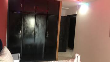 3 bedrooms, in-room safe, iron/ironing board, WiFi