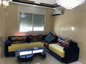 Télévision, vidéothèque, chaîne hi-fi