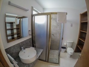 Dusche, Handtücher, Seife, Toilettenpapier