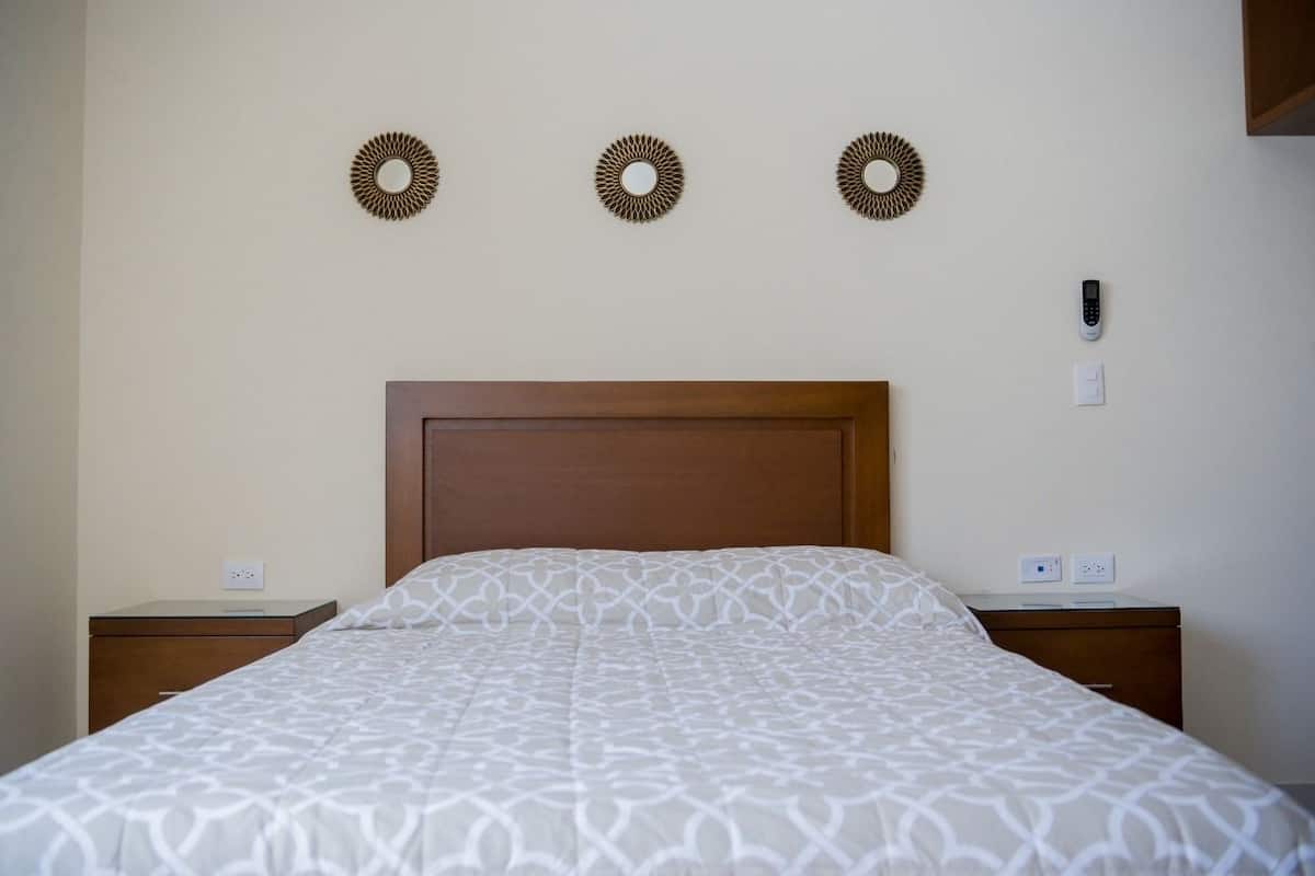 3 habitaciones, edredón, tabla de planchar con plancha y wifi gratis