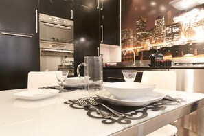 Dining - S'PETER BASILICA VATICANO-ROME by FOOT !!! LUXURY APARTMENT- NETFLIX -AirC-WIFI (Roma)