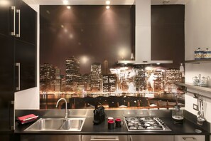 Fridge, microwave, oven, stovetop - S'PETER BASILICA VATICANO-ROME by FOOT !!! LUXURY APARTMENT- NETFLIX -AirC-WIFI (Roma)