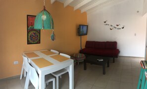 Comfort Cabin, Berbilang Katil, Mountain View | Makan dalam bilik