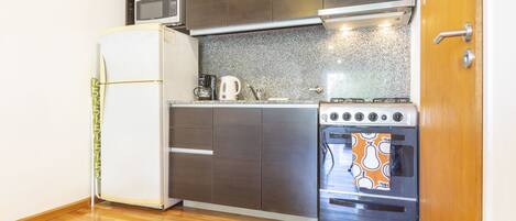 Superior Apartment, 1 Double Bed | Private kitchen | Fridge, microwave, stovetop, coffee/tea maker