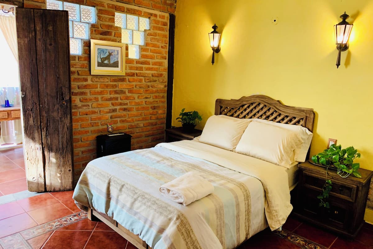Quarto superior, 1 cama Queen (Rustic) | Wi-Fi de cortesia, roupa de cama