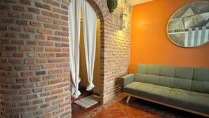 Exclusive Room, 1 Queen Bed (Master) | Living area | LED TV, Netflix - Casa Bonita (Guadalajara)