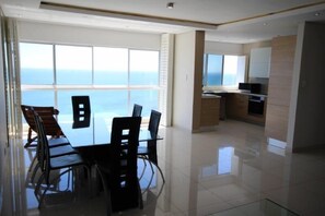 Deluxe Apartment | In-room dining