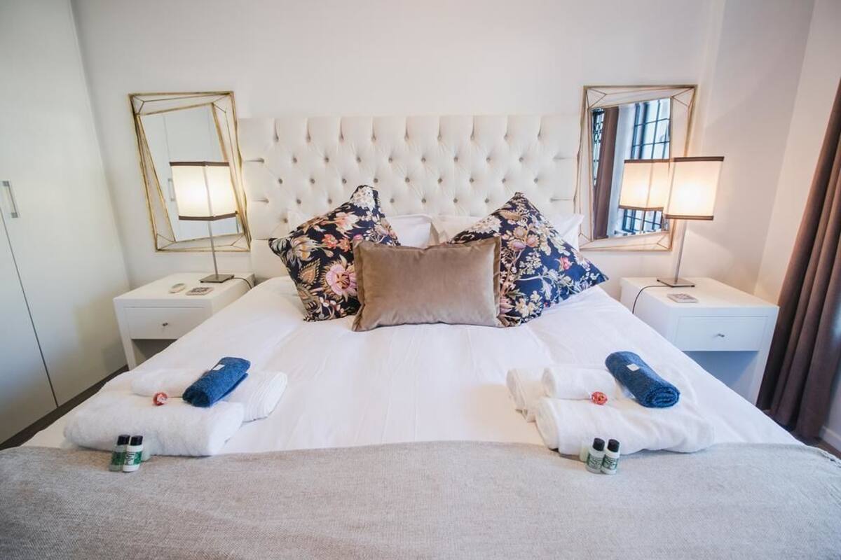 Luxury Apartment | Iron/ironing board (on request), individually furnished, bed sheets