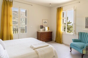 5 室のベッドルーム、セーフティボックス (室内)、デスク、アイロン / アイロン台